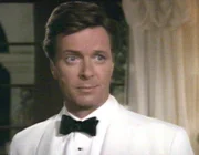 Harold Banes (Ian Ogilvy) ist einer der Verdächtigen beim Mordfall Pamela Drake. Hat er etwa die schöne Frau umgebracht?