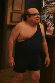 Frank (Danny DeVito) will den heimkehrenden Truppen ein gebührendes Fest schenken ...