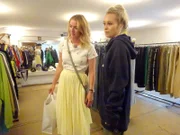 Magdalena (r.) mit ihrer Shoppingbegleitung Lisa
