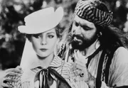 Die Liebe zur Engländerin Marianna (Carole André) stellt Sandokans (Kabir Bedi) Rachepläne in Frage.
