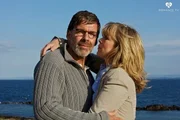 Der Fotograf und Eigenbrödler Richard Travis (Sascha Hehn) tut sich schwer seine Zuneigung gegenüber Monika (Marion Kracht) zu offenbaren.