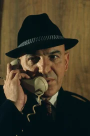 Der New Yorker Polizist Theodoros Kojak (Telly Savalas) macht den Gangstern stets das Leben schwer ...