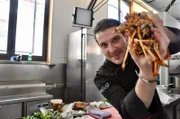 Marcel Ress kocht heute eine Caldereta de Langosta (Langusteneintopf) und eine Lengua amb Taberes (Schweinezunge mit Kapern).