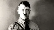 Anfang der 20er Jahre des 20. Jahrhunderts deutet in den Lebensumständen des gescheiterten Kunstmalers Adolf Hitler nur wenig auf seine spätere kometenhafte politische Karriere hin. Sein krudes Gedankengut und seine perfiden Pläne zur Eroberung der Welt und zum Völkermord an den Juden nehmen aber bereits Gestalt an. Die zweiteilige Dokumentation „Hitler - Sein Weg zur Macht" untersucht das Leben des späteren „Führers und Reichskanzlers", trennt Fakten von Fiktion und zeigt auf dem neuesten Stand der Forschung, wie ihm der Aufstieg in höchste Ämter und Würden gelang.