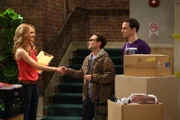 Im Gegensatz zu Sheldon ist Leonard total begeistert von Alicia, der neuen Mieterin ...