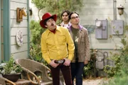 Die Freunde Leonard (Johnny Galecki, r.), Howard (Simon Helberg, l.) und Raj (Kunal Nayyar, M.) reisen nach Texas, um sich bei Sheldon zu entschuldigen ...