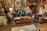 (v.l.n.r.) Adam Burns (Matt LeBlanc); Andi Burns (Liza Snyder); Lowell (Matt Cook); Beverly (Swoosie Kurtz); Joe (Stacy Keach); Marcy (Kali Rocha); Don Burns (Kevin Nealon)