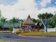 WESTDEUTSCHER RUNDFUNK K÷LN Pagageien, Palmen & Co. - Zoogeschichten aus dem Loro Park auf Teneriffa Ein Zoo unter Palmen, direkt am Meer, wo fast immer die Sonne scheint: Die neue ARD-Zoodoku ?Papageien, Palmen & Co.? spielt im Loro Park auf Teneriffa. Ein halbes Jahr lang hat das ARD-Team Pfleger und Tier‰rzte bei ihrer Arbeit begleitet und all die exotischen Tiere kennengelernt, die im Loro Park leben. Das Ergebnis ist in 40 sommerlichen Folgen ab 7. September 2010, montags bis freitags um 16.10 Uhr, im Ersten zu sehen. - Der  Eingangsbereich zum Park © WDR/Loro Parcque, honorarfrei - Verwendung gem‰ﬂ der AGB im engen inhaltlichen, redaktionellen Zusammenhang mit genannter WDR-Sendung bei Nennung "Bild: WDR/Loro Parcque" (S2). WDR-Pressestelle/Fotoredaktion, Kˆln, Tel: 0221/220 -2408 oder -4405, Fax: -8471, fotoredaktion@wdr.de.