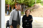 Jakob Frings (Max König, l.) und Julia Demmler (Wendy Güntensperger, r.) ermitteln in einem Mordfall an der Uni.