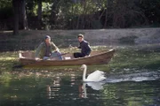 Während Luke (Scott Patterson, l.) und Jess (Milo Ventimiglia, r.) einen kleinen Ausflug machen, reisen Lorelai, Alex und Sookie nach New York ...