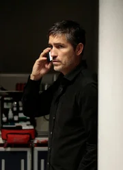 Reese (Jim Caviezel)
