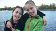 Etmia und Leila sind gute Freundinnen und singen zusammen im Chor.