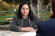Paula (Maria Happel) soll als Anwältin der Dennsteins die Kohlen aus dem Feuer holen.
