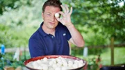 Jamie Oliver kocht Gnudi mit einer Butter-Salbei-Sauce.