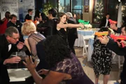 Die Jagd nach einem Paintball-Spieler wird für Annie (Alison Brie) und den Rest der Gruppe zu einer brisanten Mission ...