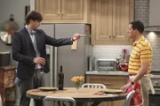 Nach einem Herzinfarkt, möchte Walden (Ashton Kutcher, l.) sein Leben verändern. Doch dazu braucht er Alan (Jon Cryer, r.). Kann das gutgehen?