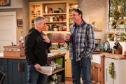 Adam Burns (Matt LeBlanc, l.); Don Burns (Kevin Nealon, r.)