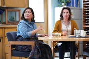 Mary Wagner (Mary Sohn, l.); Michelle Jones (Jean Villepique, r.)