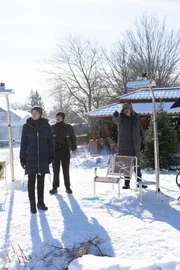 (v.l.n.r.) Isabelle Lacoste (Elle-Máijá Tailfeathers); Yvette Nichol (Sarah Booth); Armand Gamache (Alfred Molina)