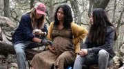 Mo Collins (li.) as Sarah, Karen David as Grace, Alexa Nisenson as Charlie