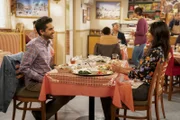 Al (Adhir Kalyan, l.); Ariana (Azita Ghanizada, r.)