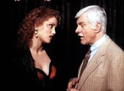 Cindy heuchelt gegenüber Dr. Mark Sloan Unschuld.