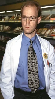 Ritas Chef, Abteilungsleiter Schumann (Lutz Herkenrath) ist ein pingeliger Ordnungsfanatiker. Was ihn am meisten verunsichert, ist Spa&szlig; und Ausgelassenheit seiner Mitarbeiter. Nat&uuml;rlich ist der Streit mit Rita vorprogrammiert...