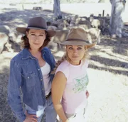 Claire McLeod (Lisa Chappell l.) und Tess Silverman McLeod (Bridie Carter)