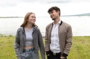 Emilia Kirves (Lilli Salonen, l.) und Emre Apak (Lazar Simaifar, r.) sind befreundet.; ARD WAPO BODENSEE FOLGE 87, "Zwei Leben", am Dienstag um 18:50 Uhr im ERSTEN.