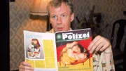 Die Ermittler befragen den vermeintlichen Augenzeugen Anthony Lombardo (Kris Lemche), der von der Waffe des ermordeten Polizisten an der Schulter erwischt wurde. Doch Dr. Sheldon Hawkes (Hill Harper, l.) stellt fest, dass dessen Aussage nicht zur Art des Einschussloches passt...