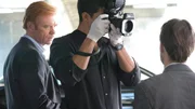 Ein junges Paar wurde offenbar Opfer eines Carjackings. Die Frau, Kay Coleman, wurde dabei get&ouml;tet. W&auml;hrend Eric Delko (Adam Rodriguez, Mi.) Aufnahmen von den Verletzungen ihres Mannes Morgan (Matthew Marsden, re.) macht, wird Horatio (David Caruso) misstrauisch, was den angeblichen Tatverlauf angeht...