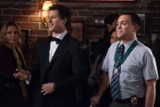 Jake Peralta (Andy Samberg, l.); Charles Boyle (Joe Lo Truglio, r.)