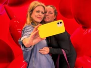 Kandidatin Bianca (r.), Shoppingbegleitung Miriam Lahnstein.