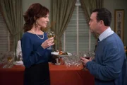Von links nach rechts: Vivian Ludley (Marilu Henner) und Charles Boyle (Joe Lo Truglio).