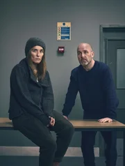 Stella Tomlinson (Vicky McClure, l.); Charles Stone (Johnny Harris, r.)