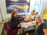 V.l.: Erika, Melanie, Yasemin, Petra, Kandidatin Erica