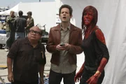 Als Dee (Kaitlin Olson, r.) eine Rolle in einem Film angeboten bekommt, begleiten Frank (Danny DeVito, l.) und Dennis (Glenn Howerton, M.) sie nach Hollywood. Denn sie haben dort ihre eigenen Pläne ...