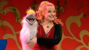 Bauchsängerin Murzarella (Sabine Murza mit Kakadu DUDU) zählt zu den Stars der "Badisch-Pfälzischen Fasnacht" aus Frankenthal. Die Sendung zeigt Ausschnitte ihrer Auftritte und porträtiert die Künstlerin in ihrem Alltag.