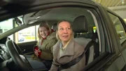 Jeanette und Freundin Caro (li.) freuen sich über den neuen Alten