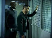 Während Detective Cavanaugh (Richard T. Jones, l.) darauf hofft, dass ihm Jeffrey (Jeremy Piven, r.) bei einem Fall unterstützt, hat dieser mit ganz anderen Schwierigkeiten zu kämpfen ...