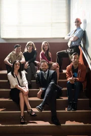Für sie geht ihr sechstes Jahr am Greendale Community College zu Ende: Frankie (Paget Brewster), Jeff (Joel McHale), Abed (Danny Pudi), Chang (Ken Jeong), Britta (Gillian Jacobs), Annie (Alison Brie) und Dean Pelton (Jim Rash) ...