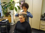 Kandidatin Melanie beim Friseur