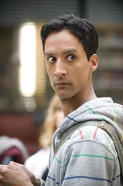 Zum Leidwesen von Jeff erscheint auch Abed (Danny Pudi) zur Spanischlerngruppe - doch das ist nicht sie einzige Überraschung, die Britta für ihn hat ...