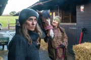 Stella Tomlinson (Vicky McClure, l.); Jessie Cole (Dorothy Atkinson, r.)