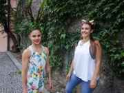Kandidatin Stefanie (l.) mit ihrer Shoppingbegleitung Regina