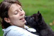 Zsofia Viranyi mit Babywolf.