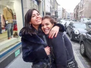 Shoppingbegleitung Cansu (l.) mit Kandidatin Yasemin