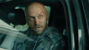 Der Auftragsmörder Jochum Lang (Joakim Sällquist) gerät in eine Fahrzeugkontrolle. Wird er mit der Polizei kooperieren?