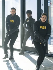 (v.l.n.r.) FBI SA Omar Adom 'OA' Zidan (Zeeko Zaki); Special Agent Tiffany Wallace (Katherine Renee Kane); FBI Special Agent Maggie Bell (Missy Peregryn)