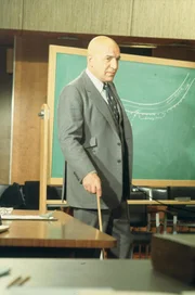 Lt. Theo Kojak (Telly Savalas) ermittelt im Fall eines ermordeten Anwalts, der undercover einem Korruptionsskandal in der Stadtverwaltung auf die Spur kommen wollte - und prompt begibt er sich selbst dabei in tödliche Gefahr ...